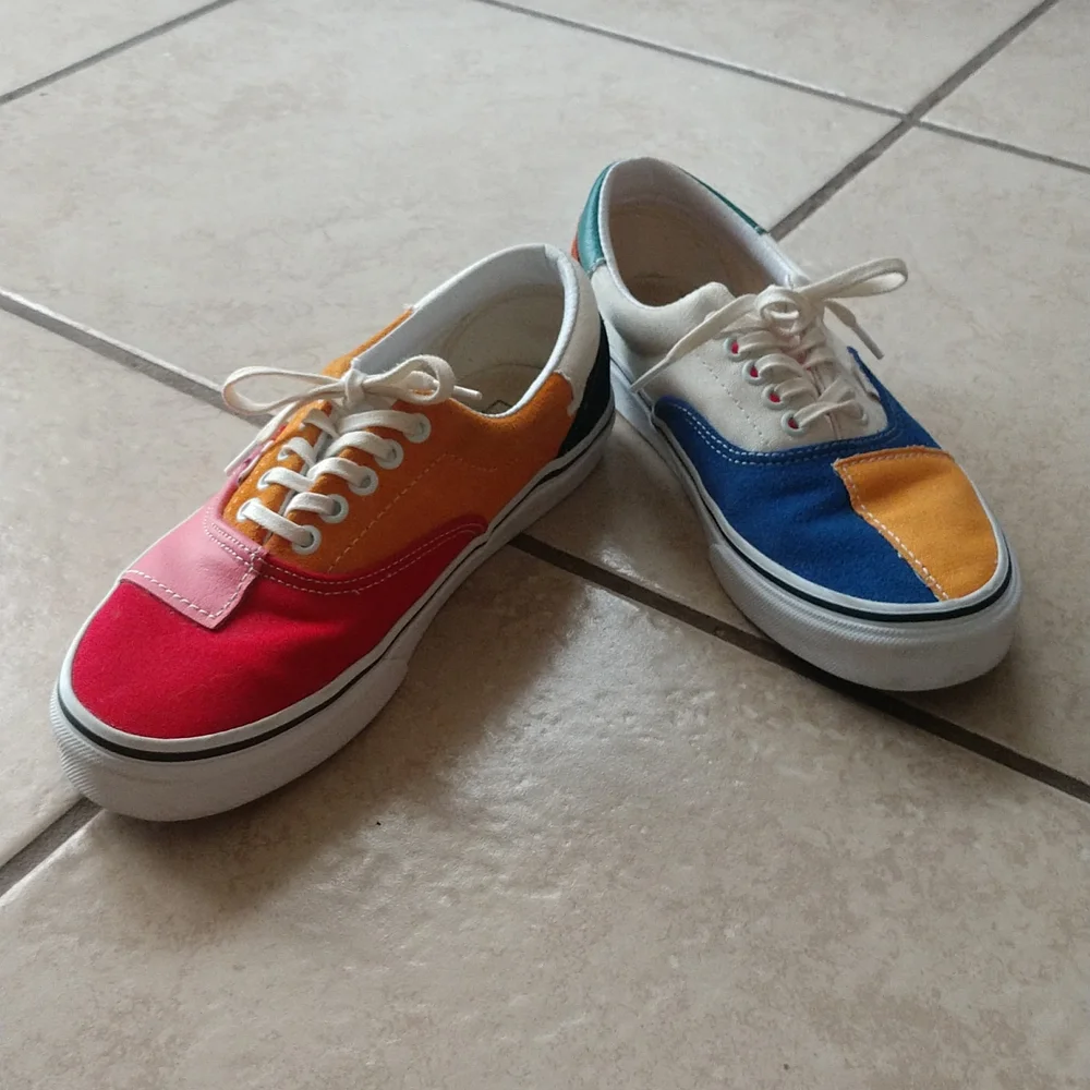Vans - Picture 2 of 6